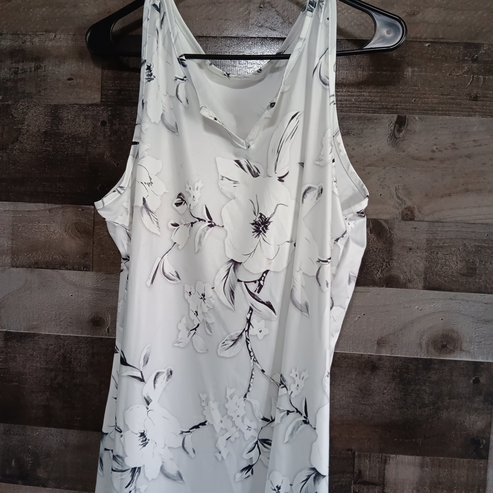 White Floral Sleeveless Dress - Picture 2 of 3